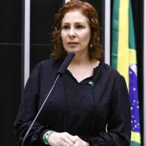 Justiça italiana nega extradição de Carla Zambelli, diz advogado