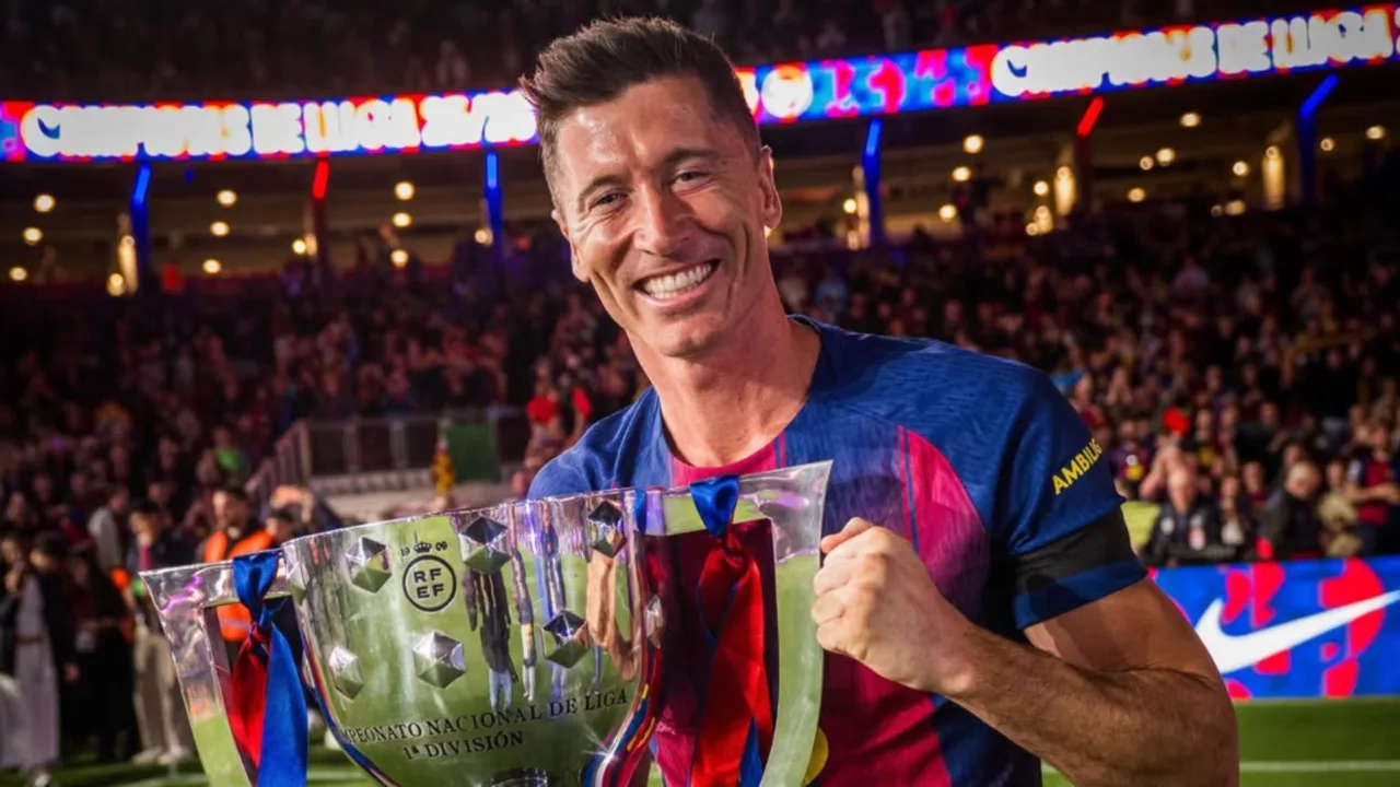 Lewandowski anuncia saída do Barcelona 'quatro anos maravilhosos'