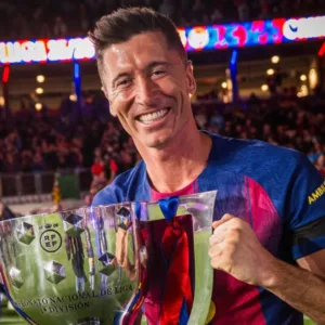 Lewandowski anuncia saída do Barcelona 'quatro anos maravilhosos'