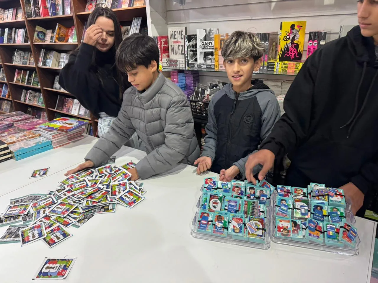 Mãe compra 14 mil figurinhas da Copa do Mundo para filho em SC e viraliza (2)