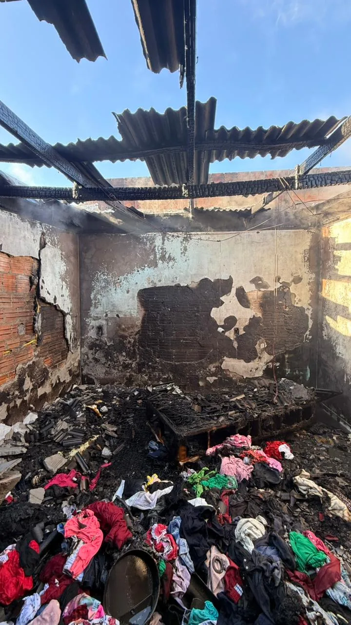 Mãe salva seis filhos de incêndio em kitnet no Litoral Norte de SC (1)