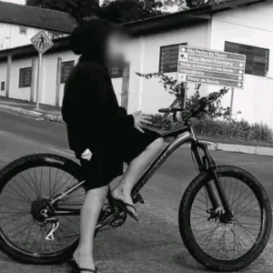 Menino morre após ser atropelado enquanto andava de bicicleta em SC