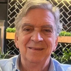 Morre Guto Graça Mello, produtor e diretor musical, aos 78 anos