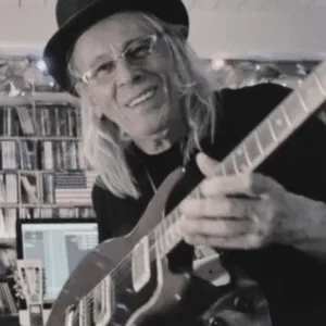 Morre Luiz Carlini, guitarrista e fundador da banda Tutti Frutti
