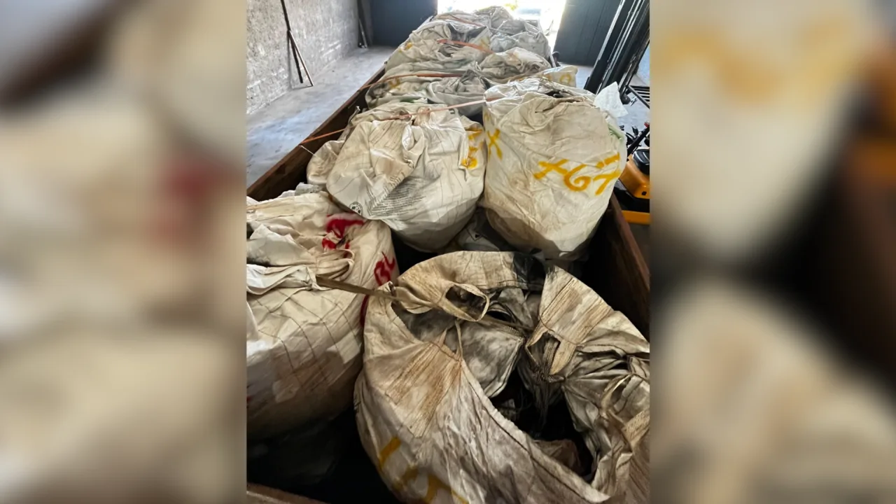 Motorista foge e PF apreende 17 toneladas de cobre