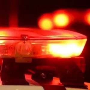 Mulher é encontrada morta com marcas de tiro às margens de rio em SC