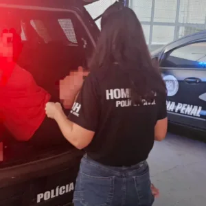 Mulher que mandou matar companheiro para ficar com seguro de vida é presa em SC