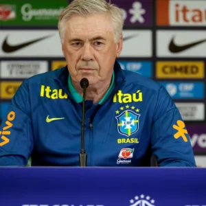 O tecnico da seleção brasileira, Carlo Ancelotti realizando sua última convocação pré copa. Créditos: Paulo Pinto/Agência Brasil