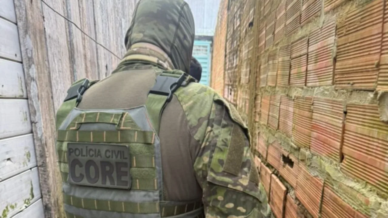 Operação mira facção criminosa e cumpre mandados em SC