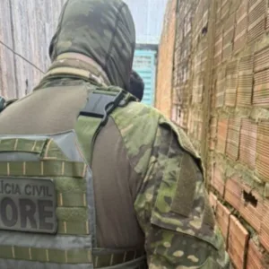 Operação mira facção criminosa e cumpre mandados em SC