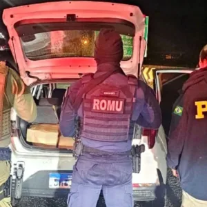 PRF apreende 140 kg de cocaína escondidos em carro em SC