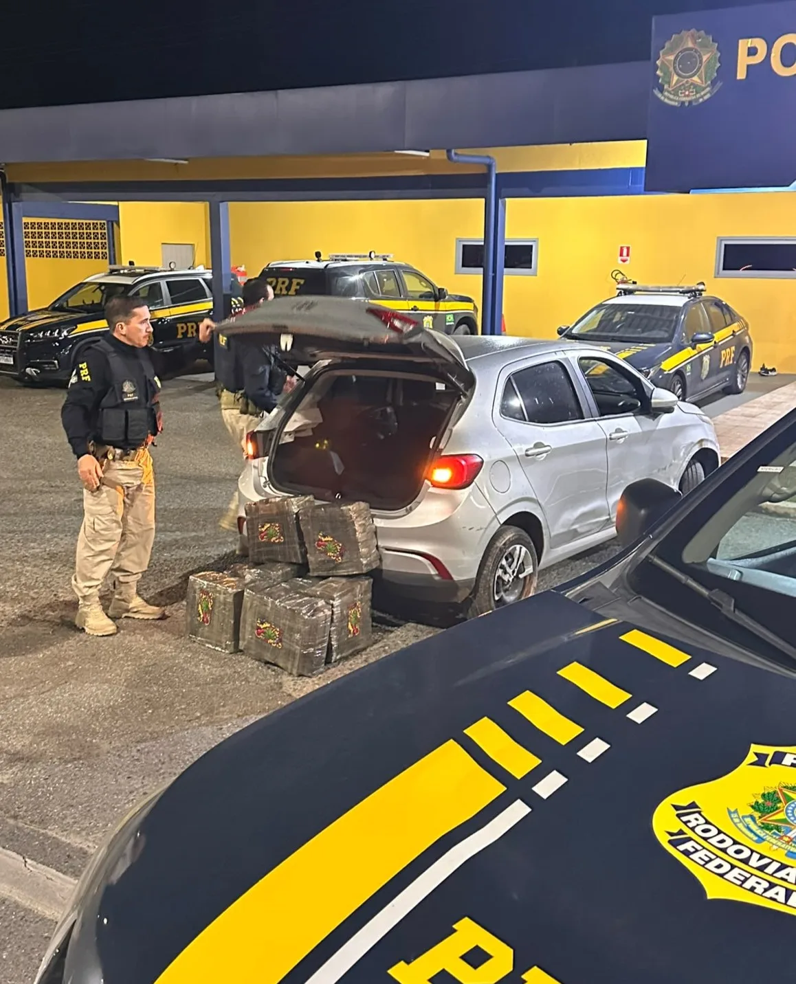 PRF prende foragido da Justiça com quase 120 quilos de maconha após perseguição na BR-101 em Joinville (1)
