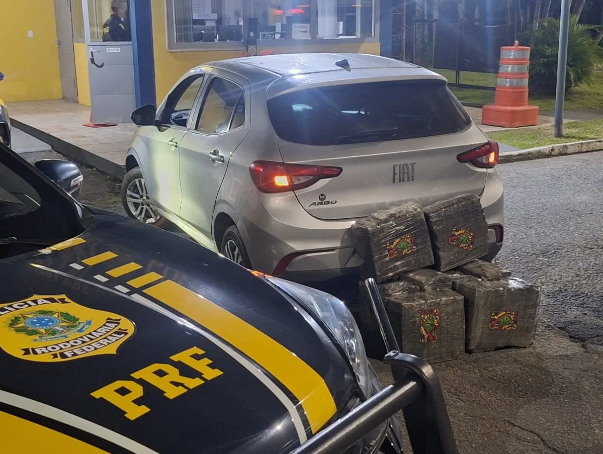 PRF prende foragido da Justiça com quase 120 quilos de maconha após perseguição na BR-101 em Joinville (1)