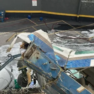 Piloto morre e duas pessoas ficam gravemente feridas em queda de avião em BH | Foto: SBT News