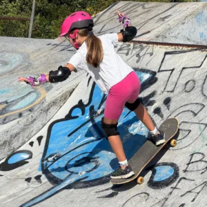 Projeto da UFSC oferece aulas gratuitas de skate em Florianópolis.| Foto: Fotos: Divulgação UFSKate / Reprodução