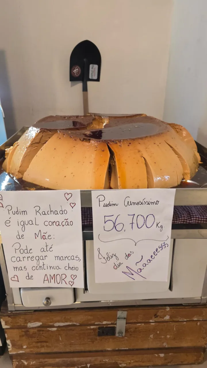 Pudim gigante de 56 kg chama atenção em SC