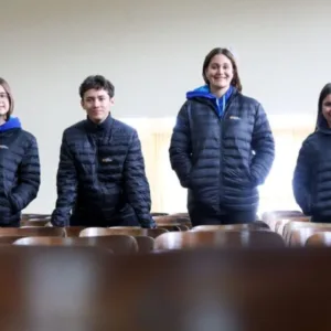 Rede estadual avança na entrega de uniformes de inverno em Lages e região