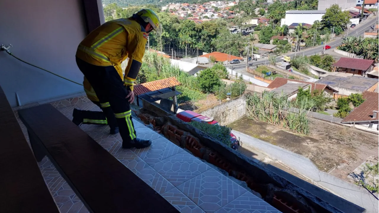 Sacada desaba durante comemoração e deixa quatro feridos em SC