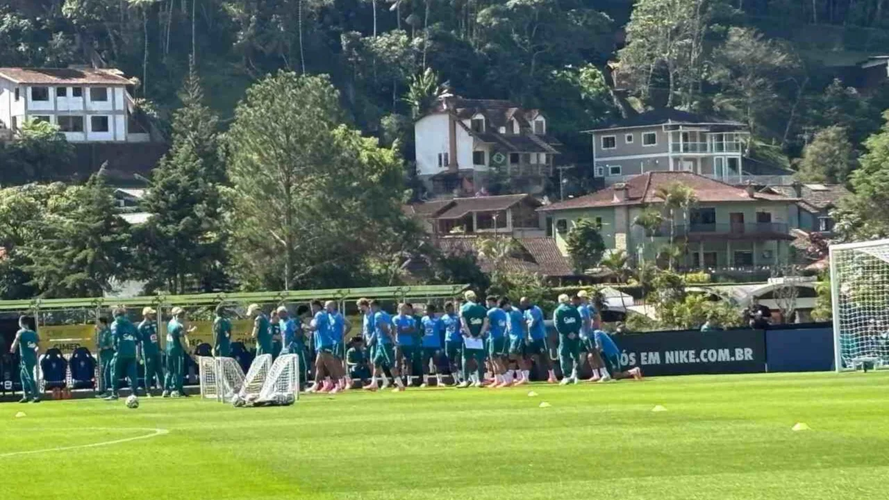 Sem Neymar, Seleção faz segundo treino com visita de Felipão