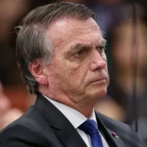 Sem previsão de alta, Bolsonaro segue internado após cirurgia