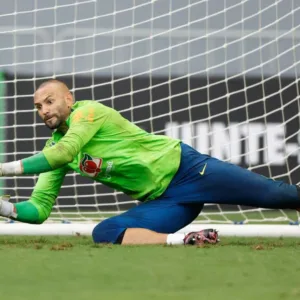 Weverton comenta disputa no gol da Seleção Brasileira.|  Foto: Rafael Ribeiro/CBF/Reprodução / Divulgação