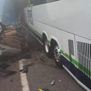 Acidente envolvendo 20 veículos termina em morte na BR-262