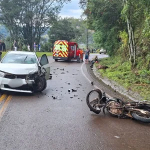 Adolescente de 16 anos morre em acidente entre moto e carro no Oeste de SC
