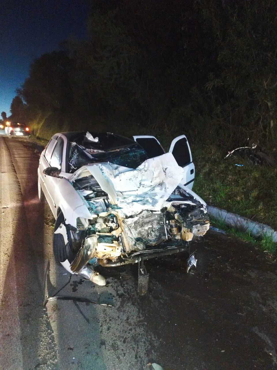 Adolescente que morreu em batida entre carro e moto na BR-282 é identificado