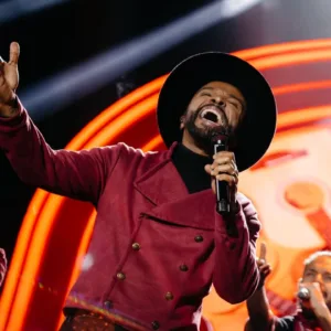 Alexandre Pires agita público na Festa do Pinhão em Lages