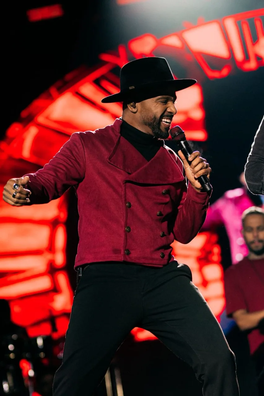 Alexandre Pires agita público na Festa do Pinhão em Lages