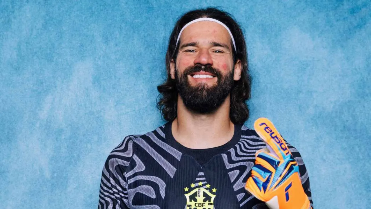 Alisson entra para grupo seleto de goleiros da Seleção