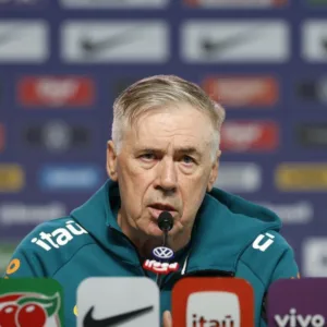 Ancelotti celebra aniversário às vésperas da estreia na Copa