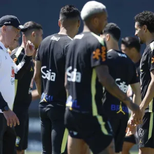 Ancelotti deve repetir time do Brasil contra o Japão