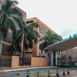 Anvisa determina recolhimento de lotes de antibióticos