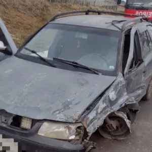 Batida entre carro e caminhão deixa um ferido na SC-114