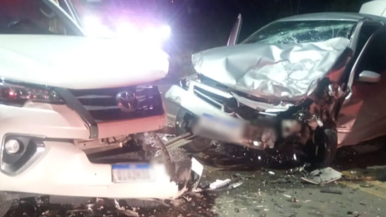 Batida entre dois carros deixa motorista morto em SC