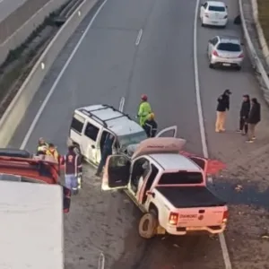 Batida frontal deixa dois feridos no Contorno Viário da BR-101 em Palhoça