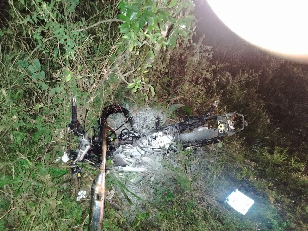 Batida frontal entre carro e moto deixa um morto na BR-282 em SC