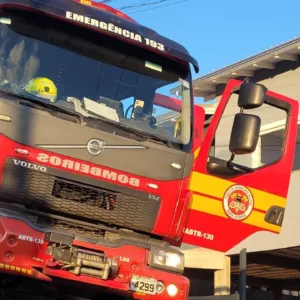 Bombeiros resgatam trabalhador após mal súbito em telhado em Lages | Foto: 5º BBM