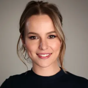Bridget Mendler contesta lançamento de EP