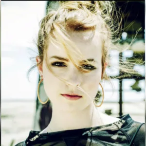 Bridget Mendler lança EP após 10 anos; web reage