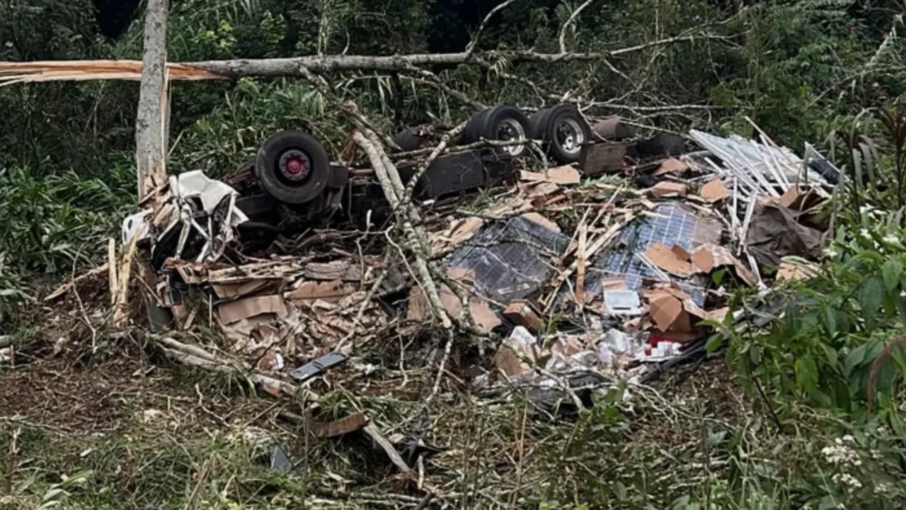 Caminhoneiro morre após acidente em Seara