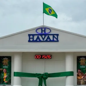 Casa misteriosa da Havan aparece em Porto Belo e intriga turistas no litoral de SC