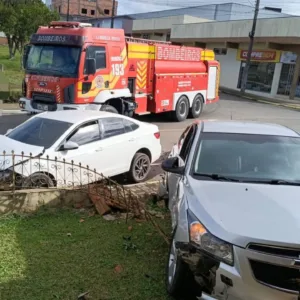 Colisão entre dois carros deixa uma ferida em Ponte Alta