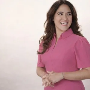 Conheça Maria Montserrat Alvarado, primeira mulher leiga a liderar as comunicações do Vaticano