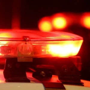 Criança assustada pede socorro da sacada de apartamento e mãe é presa em SC | Foto: Reprodução
