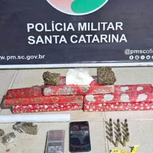 Dois homens são presos com mais de 4 kg de drogas em Lages | Foto: PMSC