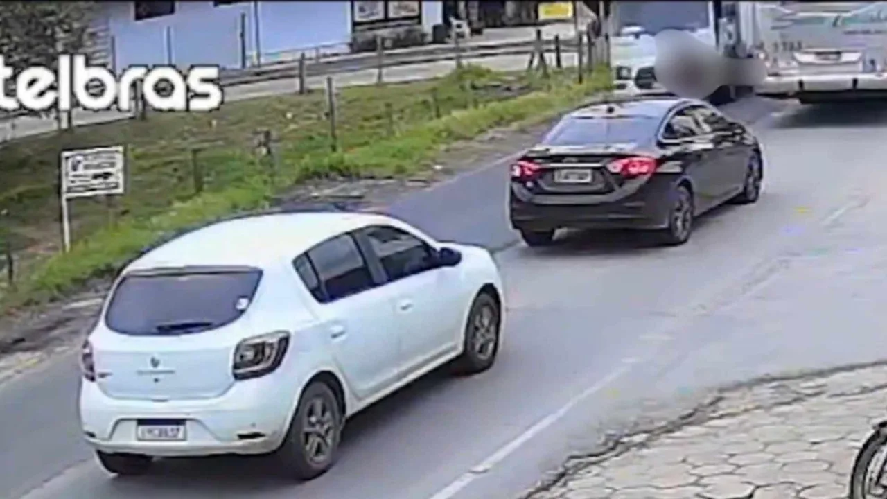 Duas adolescentes de 12 anos são atropeladas por caminhão na SC-281 em São José