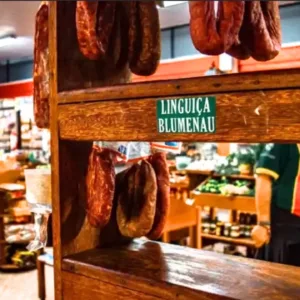 Entenda por que a Linguiça Blumenau está no centro de uma polêmica em SC