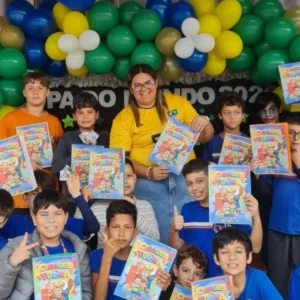 Escola pública de Florianópolis cria projeto que transforma alunos em craques da leitura